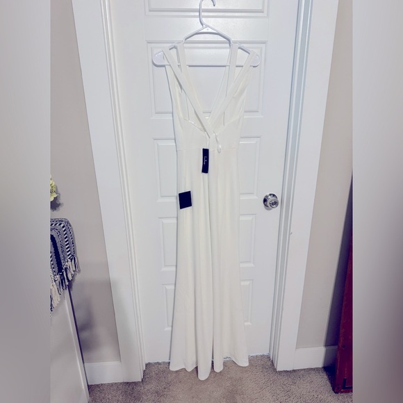 White formal dress. - Picture 1 of 2